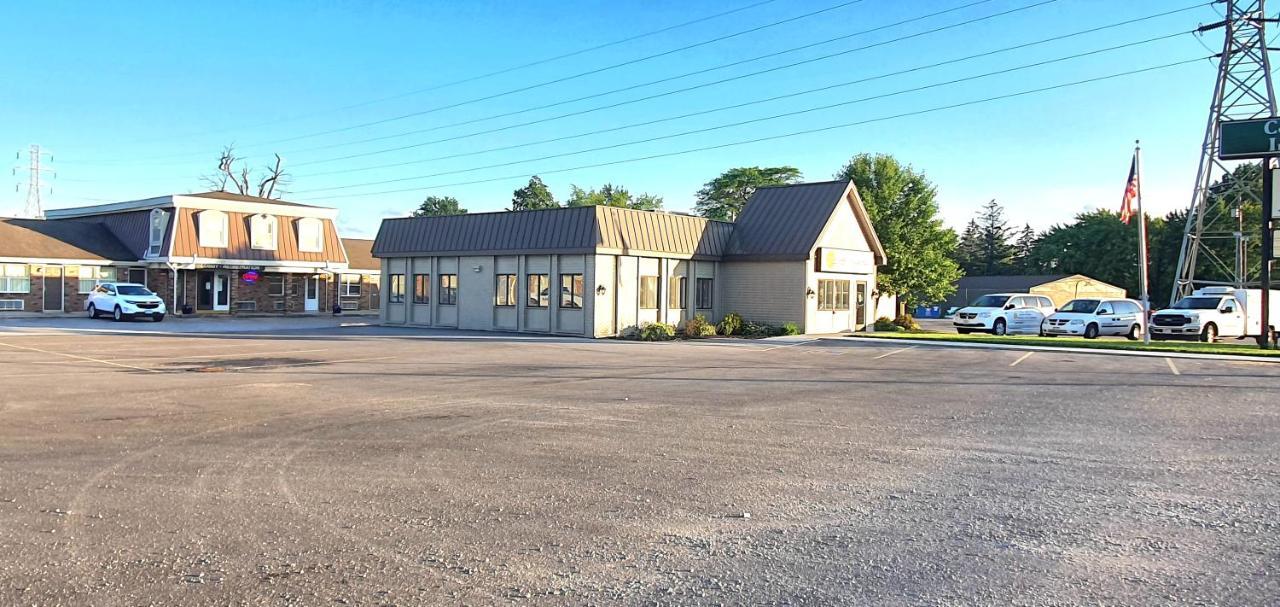 Country Club & Fostoria