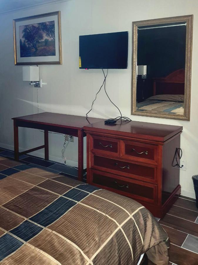 Country Club & 2* Fostoria