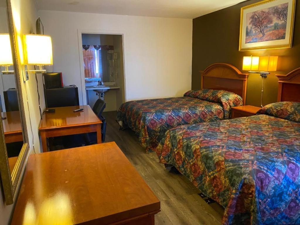 Country Club & 2* Fostoria